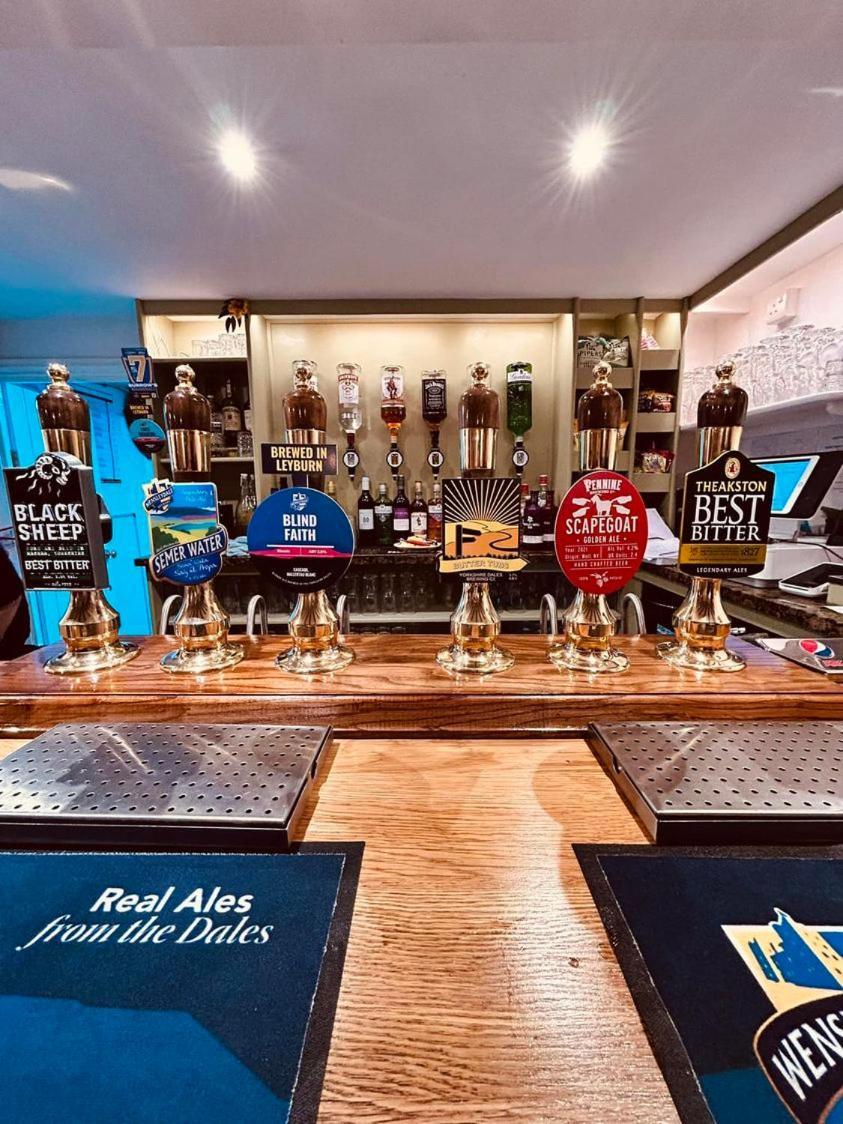 Redmire Village Pub Екстериор снимка