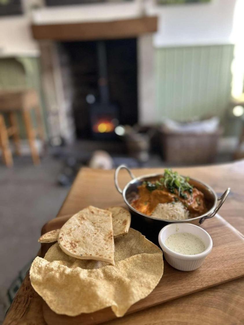 Redmire Village Pub Екстериор снимка